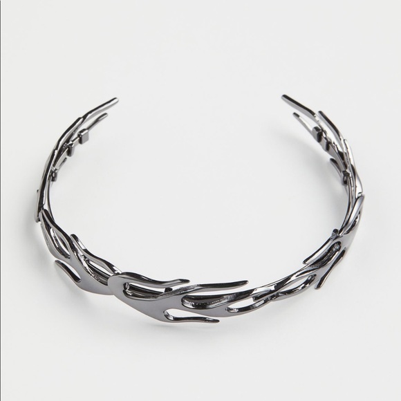 H&M Innovation Neck Short Necklace - Picture 2 of 3